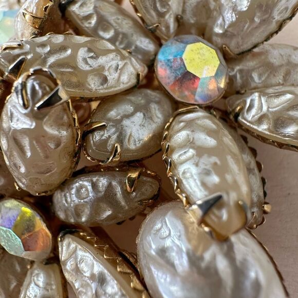 Vintage Iridescent Floral Pearlized Rhinestone Brooch - Picture 3 of 7